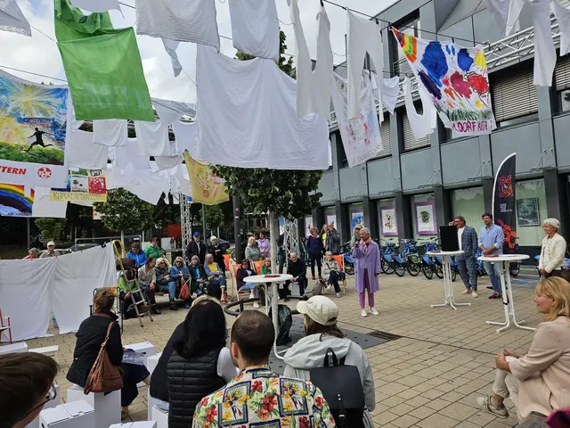 Im Juni wurde der "Lautrer Schatten" als Begegnungs- und Aufenthaltsplatz offiziell eingeweiht | Foto: Stadt Kaiserslautern