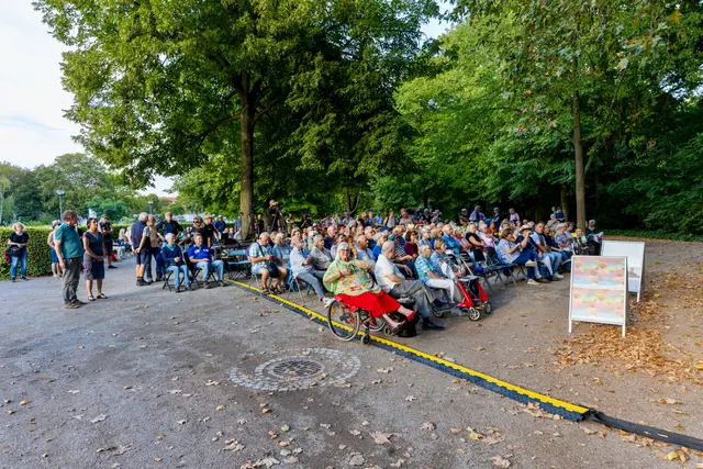Noch lange vor Beginn waren alle Plätze belegt | Foto: Johann-Peter Melder