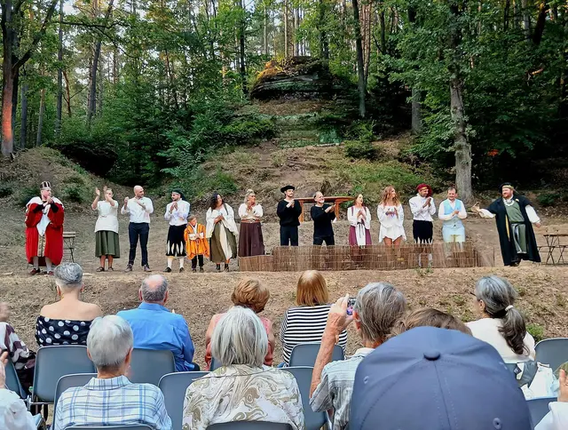 Auf der Naturbühne Queidersbach gibt es Ende August noch zwei Aufführungen von „Pfälzer im Schlaraffenland“. | Foto: Boris Bohr