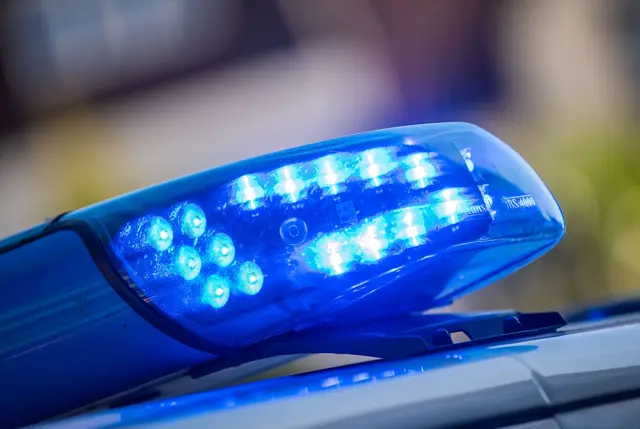 Zeugen hatten die Knallgeräusche aus dem Garten eines Wohnanwesens wahrgenommen und die Polizei verständigt. (Symbolbild) | Foto: Lino Mirgeler/dpa