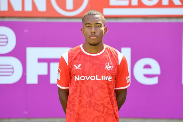 In der Nachspielzeit bekam David Schramm von Schiedsrichterin Naemi Breier die Gelb-Rote Karte | Foto: Ralf Vester