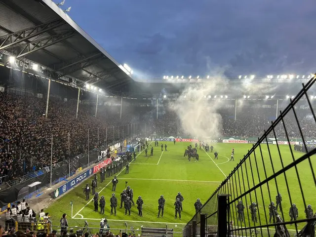 Der SV Waldhof Mannheim hat die Vorkommnisse rund um das DFB-Pokalspiel gegen den 1. FC Kaiserslautern im Carl-Benz-Stadion verurteilt | Foto: Ralf Vester