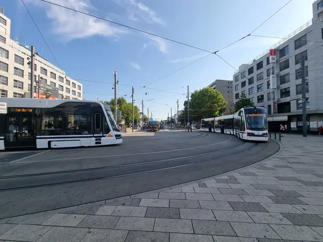 Rund um das Pokalderby zwischen Waldhof Mannheim und dem 1. FC Kaiserslautern kam es in Mannheim zeitweise zu Einschränkungen im Straßenbahnverkehr und im übrigen Stadtverkehr. | Foto: BAS