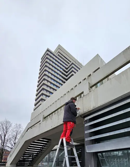Im Januar wurden am Rathausvorplatz Kameras installiert. Die Videoüberwachung wird ebenfalls Thema der SiKa-Sitzung sein | Foto: Stadt Kaiserslautern/gratis