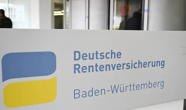 Die Deutsche Rentenversicherung Baden-Württemberg warnt vor gefälschten E-Mails. (Symbolbild) | Foto: Bernd Weißbrod/dpa
