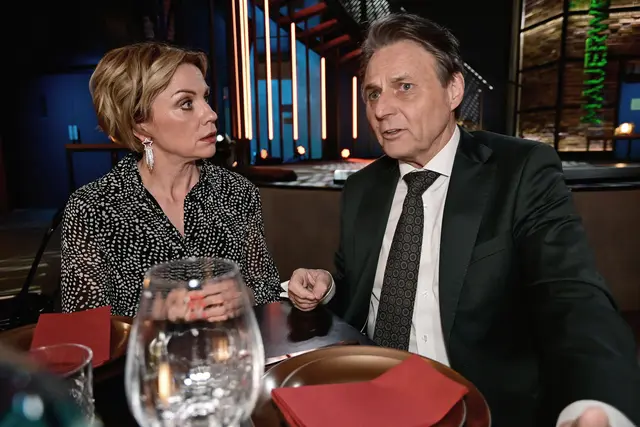 Yvonnes Geheimnis um Vivian fliegt auf. Sie erklärt Gerner ihre Beweggründe – und seine Reaktion überrascht. | Foto: RTL/Rolf Baumgartner