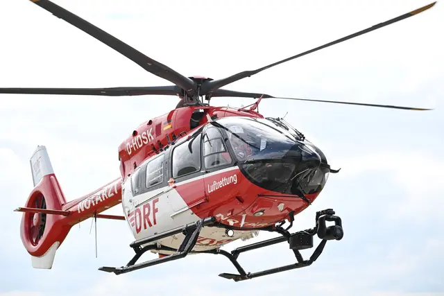 Rettungshubschrauber bringen die Jugendlichen in Krankenhäuser. (Symbolbild) | Foto: Bernd Weißbrod/dpa