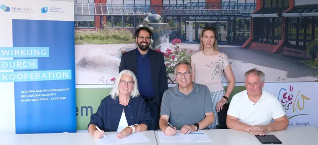 Wer Angebote und Anlaufstellen sucht, soll im Landkreis Südliche Weinstraße künftig besser durchblicken: Geplant ist eine digitale Übersicht über Bildung vor Ort. | Foto: KV SÜW
