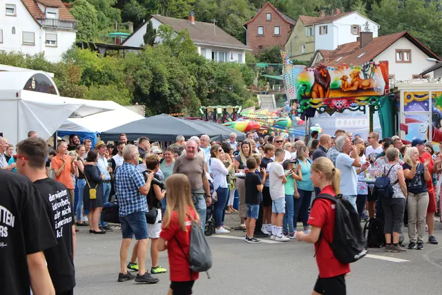 Vier Tage lang wird bei der Waredahler Kerwe in Weidenthal gefeiert. | Foto: Eva Bender