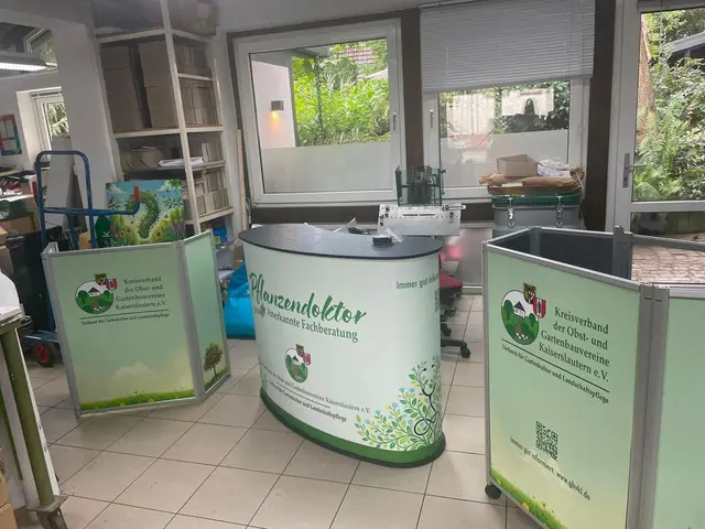 Beim Stand des Kreisverbands der Gartenbauvereine gibt es Tipps, Beratung und ein Mitmachangebot für Kinder. Das Foto zeigt die neue Theke der Pflanzendoktoren und des Kreisverbands der Obst- und Gartenbauvereine Kaiserslautern | Foto: Kreisverband der Obst und Gartenbauvereine Kaiserslautern e.V./gratis