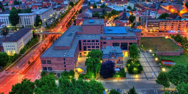 Das Pfalztheater lädt am Samstag, 5. September, ab 14 Uhr zum Theaterfest mit Blick hinter die Kulissen und Eröffnungsgala ein | Foto: Pfalztheater