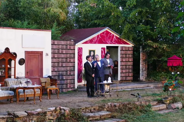 Aufklärung tut not, v.l.: Richard Amory (Daniel Fuchs), Hercule Poirot (Markus Fischer), Captain Arthur Hastings (Christoph Geib) | Foto: H. Feise (2026)