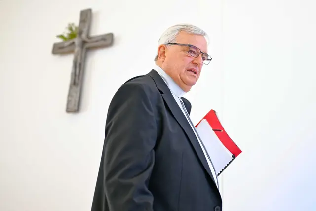 Wiesemann gehörte zu jenen Oberhirten der katholischen Kirche, die Veränderung als notwendige Antwort auf eine sich wandelnde Gesellschaft verstehen. (Archivbild) | Foto: Uwe Anspach/dpa