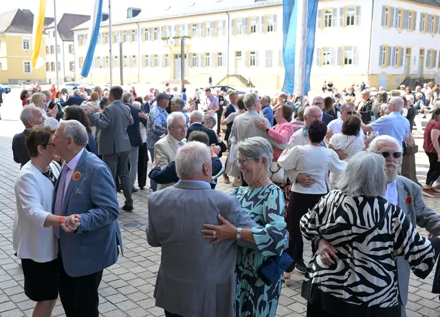 Gute Tradition: Der Tanz rund um den Domnapf | Foto: Bistum Speyer/Klaus Landry