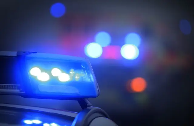 Nach einem Unfall waren Polizei und Rettungsdienst im Einsatz. (Symbolbild) | Foto: Karl-Josef Hildenbrand/dpa