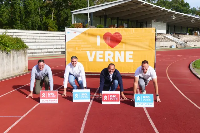 Auf die Plätze, fertig, Jubiläum: Das Organisationsteam für „1250 Jahre Viernheim“ gibt den Startschuss für die weiteren Vorbereitungen des Jubiläumsjahres 2027. V. l.: Harald Hofmann, Jan Krasko, Alexander Schwarz und Kai Kemper | Foto: Stadt Viernheim