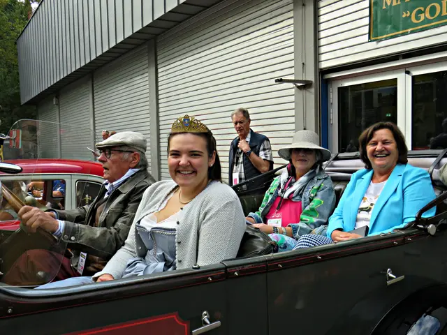 Die "Hoheiten" Rettichkönigin Julia I. und Bürgermeisterin Ilona Volk wurden chauffiert | Foto: Brigitte Melder