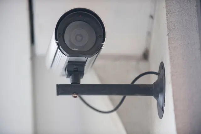 Eine Datenschutzbehörde darf gegen eine möglicherweise falsch eingestellte Videoüberwachung einschreiten, wenn konkrete Anhaltspunkte dafür vorliegen, dass personenbezogene Daten verarbeitet werden. | Foto: Robert Günther/dpa-mag