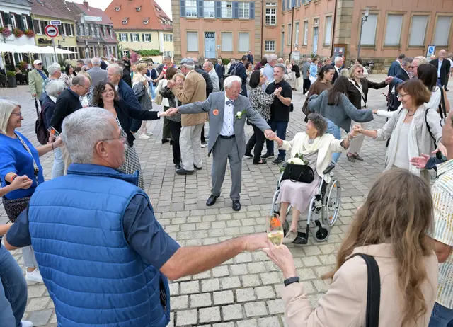 Die Paare tanzten rund um den Domnapf | Foto: Bistum Speyer/Klaus Landry