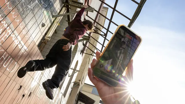 37°: Die September-Filme reichen von TikTok-Challenges über Frühdemenz bis zur Debatte um Tierversuche. | Foto: ZDF, Foto: ZDF/Marc Nordbruch/YNT-FilmIWHYN