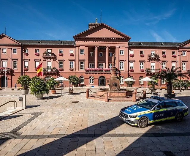 Wer nach einem Umzug den Wohnsitz melden muss, kann das in Karlsruhe auch ohne Termin online erledigen. | Foto: Stadt Karlsruhe, Boris Burghardt