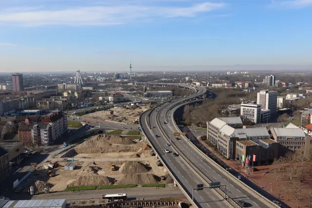 Nostalgiker, vor allem ältere Menschen, blicken dem Abriss der Hochstraße Nord ab Sommer 2026, genauso wie grüne Communitys, die sich gegen zu viel Abriss und Freiwerden grauer Energie wehren, mit gemischten Gefühlen entgegen. | Foto: Julia Glöckner