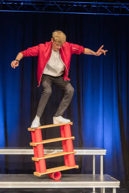 Zauberer Tim Silas tritt am 29. November um 15 Uhr im Theater in der Kurve auf und lädt Kinder und Erwachsene zur "Expedition zum Nordpol - Magische Weihnachten mit Tim Silas" ein. | Foto: Manfred Rademacher