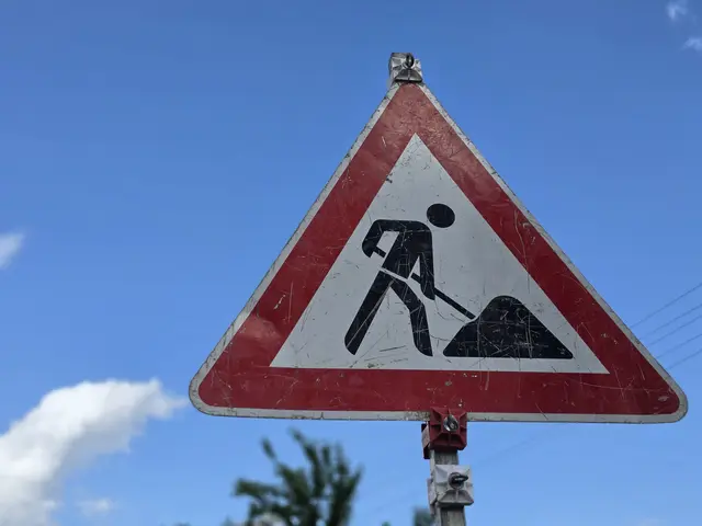 Wer an der A65-Baustelle unterwegs ist, trifft oft auf neue Sperrungen und geänderte Abfahrten. | Foto: Eva Bender
