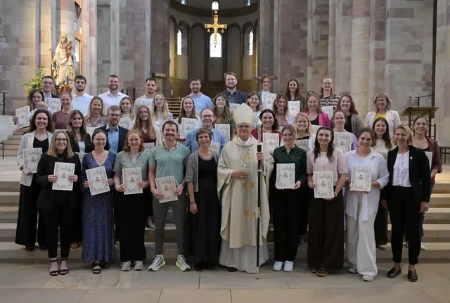 In Speyer haben 38 neue Religionslehrkräfte ihre kirchliche Beauftragung für den Unterricht im Bistum erhalten. | Foto: Bistum Speyer/Klaus Landry