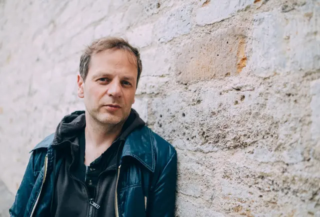 Jan Simowitsch gestaltet in der Johanneskirche Pirmasens einen Abend mit Klaviermusik, Monatsliedern und Lesung. | Foto: Maurice Croissant
