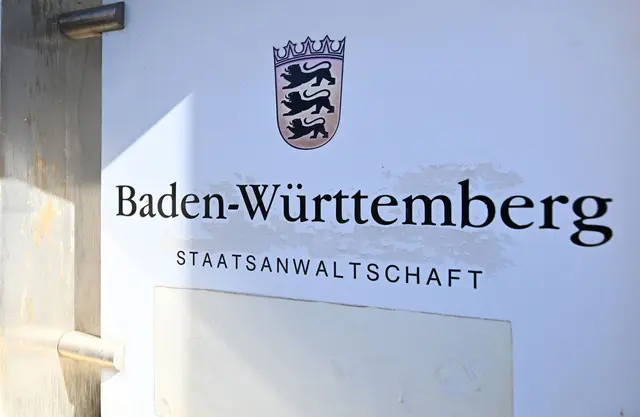 Die Staatsanwaltschaft ermittelt gegen die Leiterin einer Jugendhilfeeinrichtung. (Symbolbild)  | Foto: Bernd Weißbrod/dpa