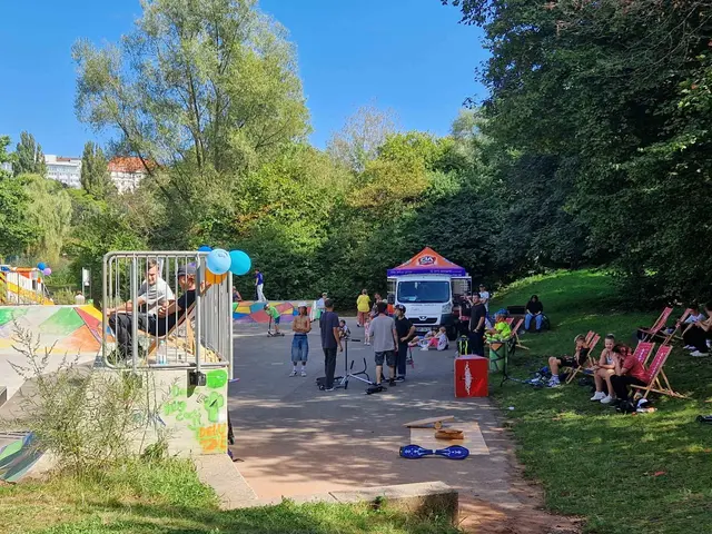 Das Skate Date im Strecktalpark geht in die vierte Runde. Kinder und Jugendliche können dort mit Profis trainieren oder einfach zuschauen. | Foto: © Stadt Pirmasens / Martina Fuhrmann