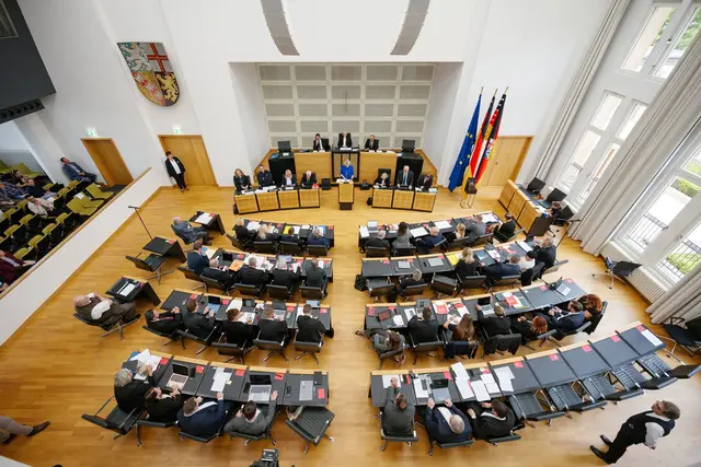 Der Saar-Landtag redete über die Zukunft der Stahlindustrie. (Archivbild) | Foto: Oliver Dietze/dpa