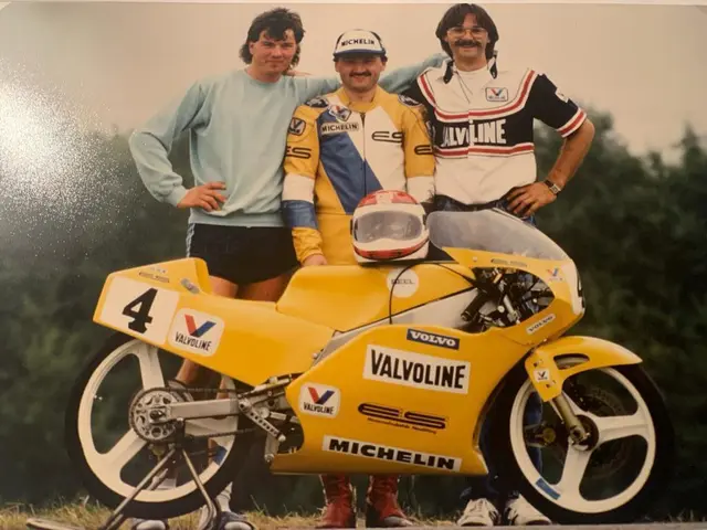 Reiner Scheidhauer (Mitte) aus Saarbrücken-Scheidt wurde 1988 Deutscher Meister auf der Seel 80 ccm Rennmaschine | Foto: Michael Sonnick