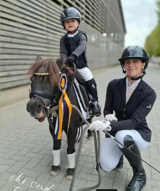 Die jüngste Teilnehmerin: Nora Barwannowitz mit Wendy und Mama Tina | Foto: Erich Weber