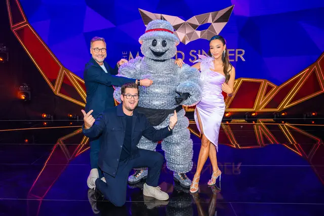 The Masked Singer: Verona Pooth und Chris Tall rätseln in Staffel 13 wieder im Ratepanel. | Foto: ProSieben