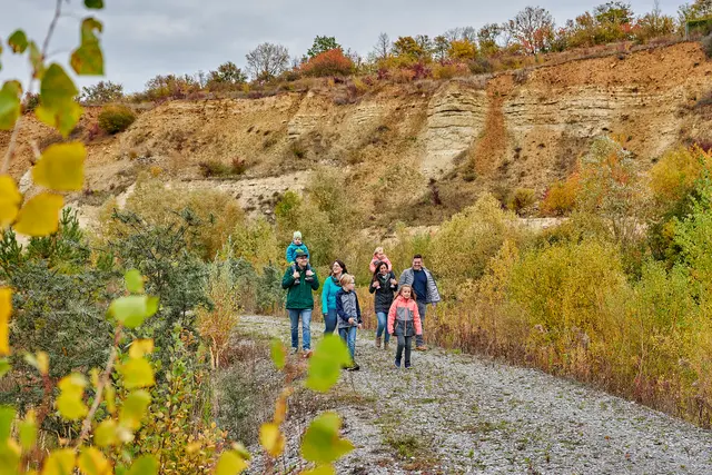 Die Verbandsgemeinde Göllheim lädt kleine Entdeckerinnen und Entdecker zu einer spannenden Kinderwanderung bei Einbruch der Dämmerung im Geopark ein | Foto: CC-BY Donnersberg-Touristik-Verband e.V./Florian Trykowski/gratis
