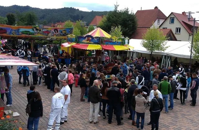 In Hauenstein läuft die Kerwe vom 4. bis 7. September mit Live-Musik und Programm auf dem Johann-Naab-Platz. | Foto: Sandra Schwarzmüller