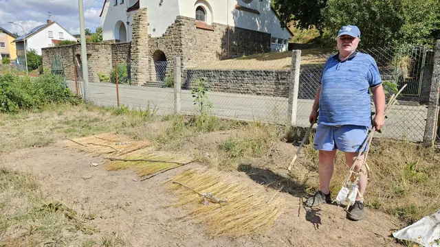 Beim Brechfest in Nußbach steht altes Handwerk rund um Flachs und Leinen im Mittelpunkt. | Foto: Helga Grüne
