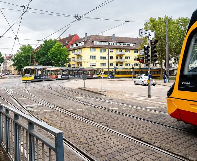 Am Durlacher „Stachus“ führen Gleisbauarbeiten zu Sperrungen und Umwegen im Verkehr. | Foto: Stadt Karlsruhe, Boris Burghardt