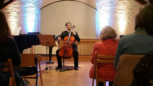 Wilfried Futter spielt am Sonntag, 6. September, Bachsuiten in der Alten Winzinger Kirche in Neustadt.  | Foto: Fördergemeinschaft Alte Winzinger Kirche