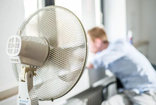 Gegen hohe Temperaturen hilft manchmal ein Luftzug. (Symbolbild) | Foto: Wolfram Kastl/dpa/dpa-tmn