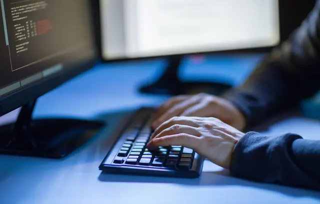 Wie verletzlich ist Deutschland als hochvernetzte Gesellschaft? Antworten darauf gibt ein Expertenvortrag | Foto: Syda Productions/stock.adobe.com