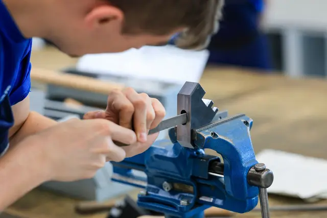 Mehr junge Leute machen eine Ausbildung. (Archivbild) | Foto: Jan Woitas/dpa