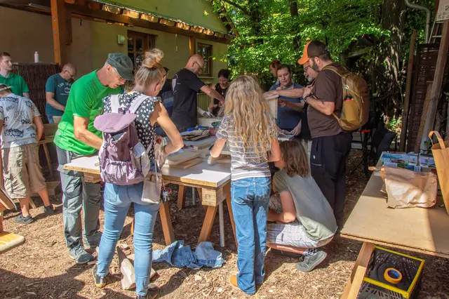 Gemeinsames Bauen und Entdecken stand beim Natur-Erlebnistag in Kleinfischlingen im Mittelpunkt. | Foto: Dominic Menzler