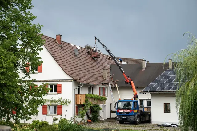 Wie schwer die Person verletzt wurde, ist noch unklar. | Foto: Silas Stein/dpa