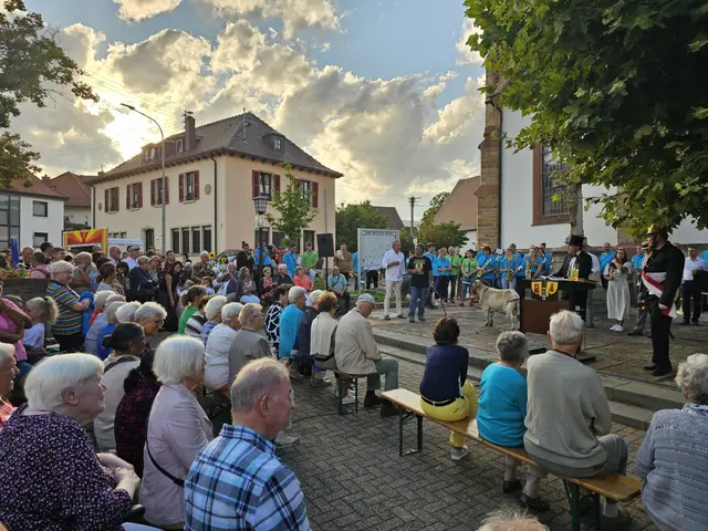 Neben Festbetrieb und Musik gehören am Wochenende auch klassische Eröffnungsmomente und Ortsfeste zur Pfalz – hier bei der Ruppertsberger Kerwe. | Foto: Eva Bender