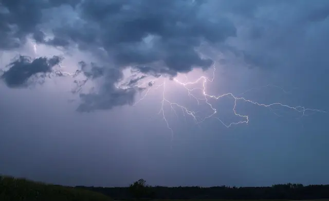 Das Gewitter am Nachmittag brachte viel Regen mit sich. (Symbolbild) | Foto: Alexander Wolf/onw-images/dpa