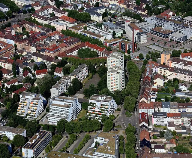 Wer an der Kreuzung unterwegs ist, muss während der Arbeiten mit gesperrten Nebenstraßen rechnen. | Foto: Stadt Karlsruhe, Roland Fränkle