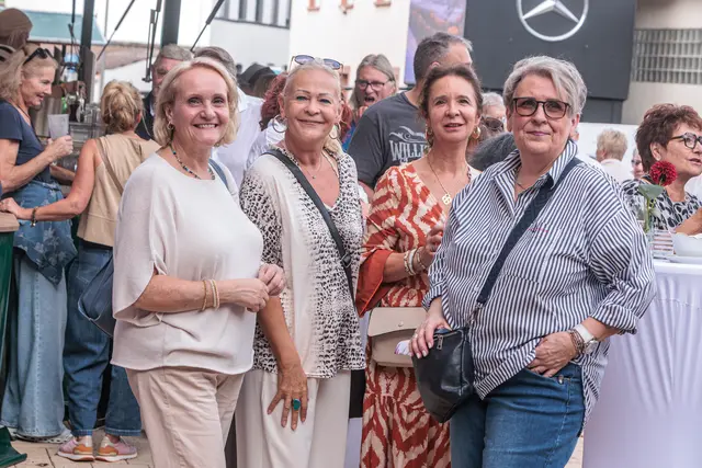 Der offizielle Auftakt: Bürgermeister Marcus Schaile eröffnet gemeinsam mit den Gästen das große Jubiläumswochenende zum 750. Jahrestag der Verleihung der Stadtrechte an Germersheim. | Foto: Paul Needham